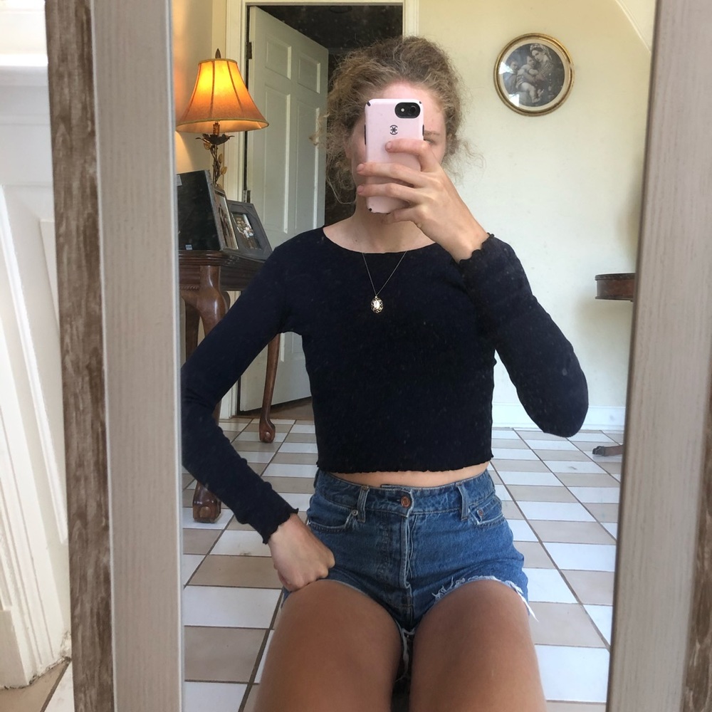 Brandy Melville long sleeve cropped shirt - Picture 2 of 2